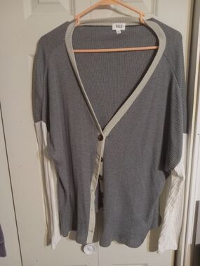 BKE Two-Tone Ribbed Button Cardigan - Gray & White